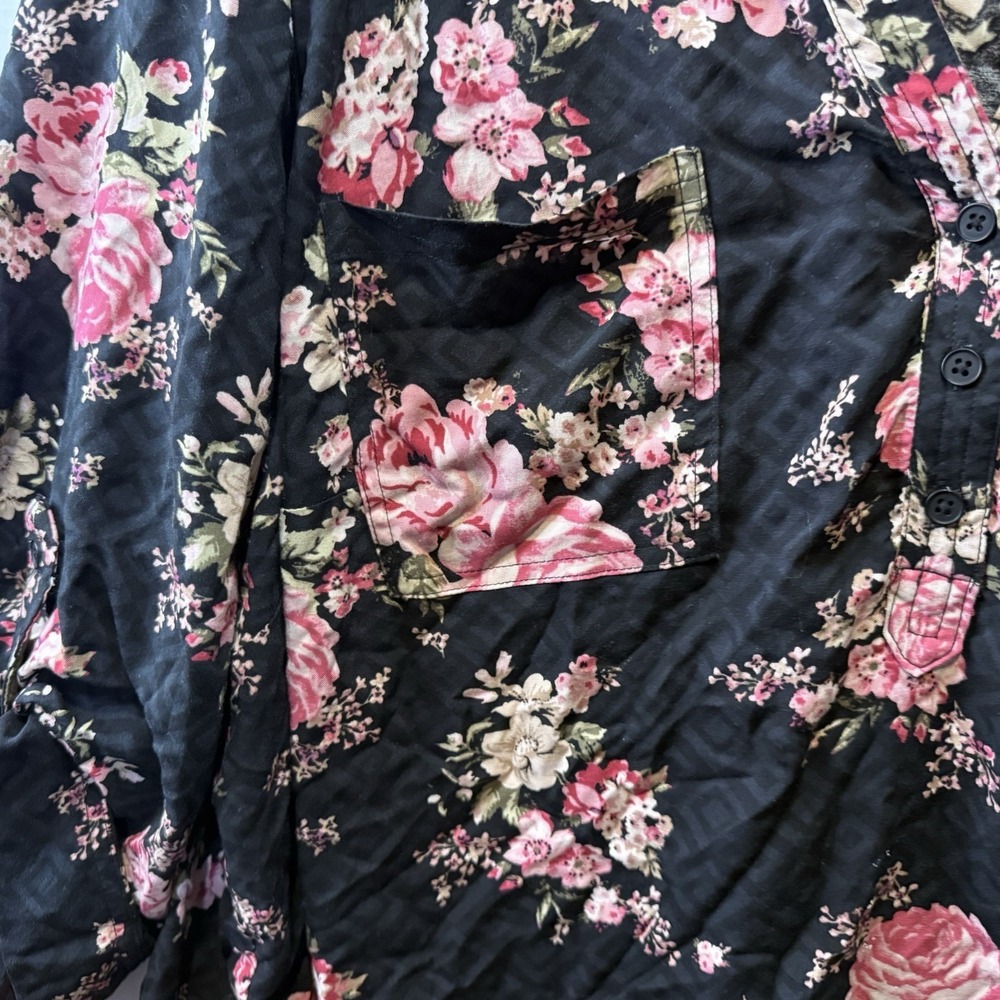 Torrid Women's Popover Top Plus Sz 4 Pink Black Floral Roll Tab Sleeves Pullover - Picture 4 of 9